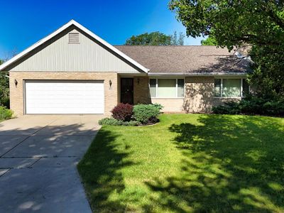 912 Edgewater COURT