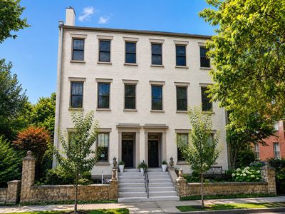 223 E 2nd St