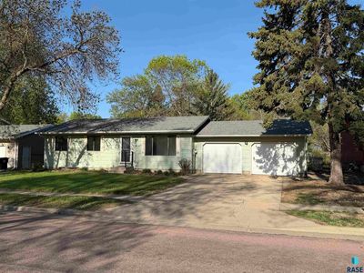 Property at 913 S Gordon Dr, Sioux Falls, SD