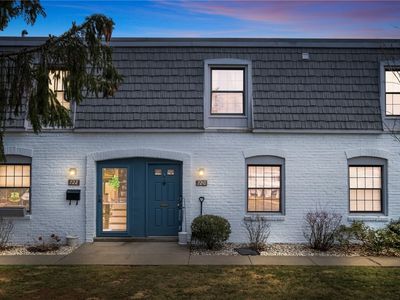 720 Carriage Cir