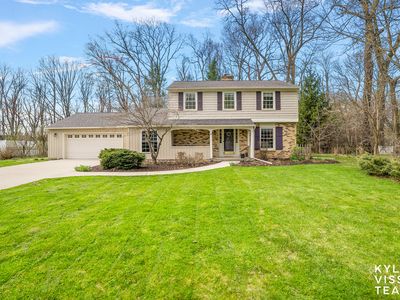 525 Greenbrier Dr SE