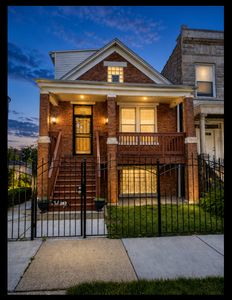 1910 S Troy St