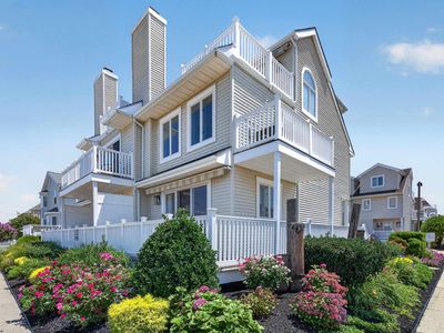 225 N 36th Ave #205