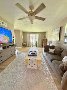 837 Hillside Dr