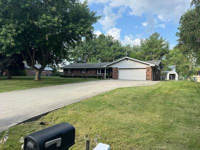 902 Pavalion Dr