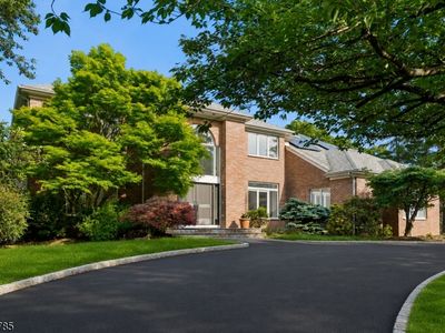23 Hadrian Dr