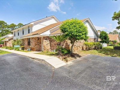 328 Clubhouse Dr APT 4-D