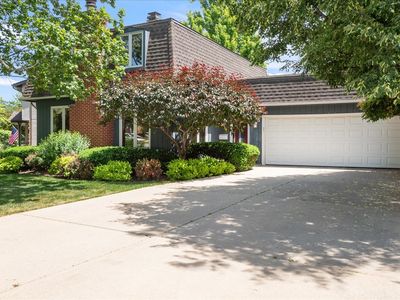 805 NW Holcomb Dr