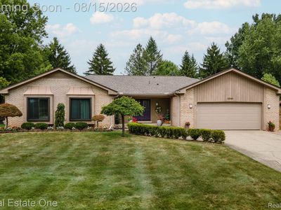 2048 Connolly Dr