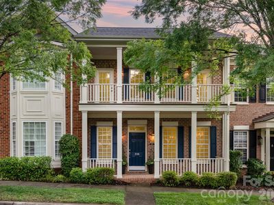 239 N Faulkner Way