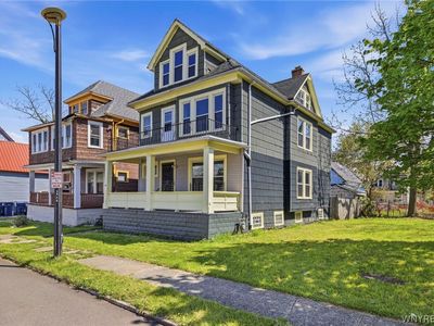 49 Brewster St