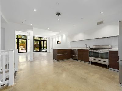 427 E 12th St APT 1A