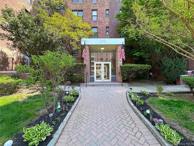 270 N Broadway #2HI