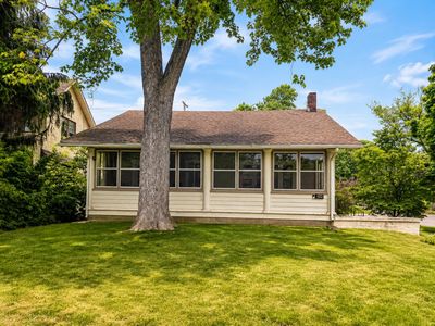 922 E Michigan Ave