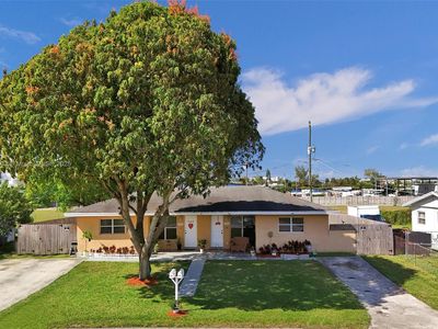 4711-4715 SW 43rd Ter