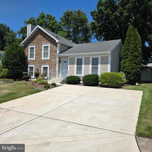 8 Treadway Ct