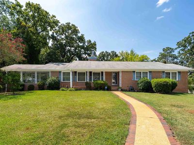 114 Lancaster St W