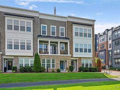 32 Capital Trail Row