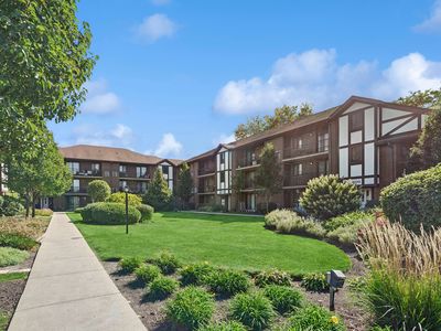 915 N York Rd UNIT 605