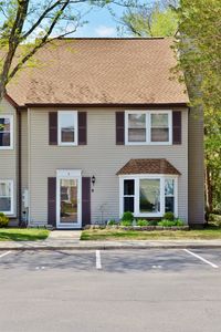 8 Colonial Ct
