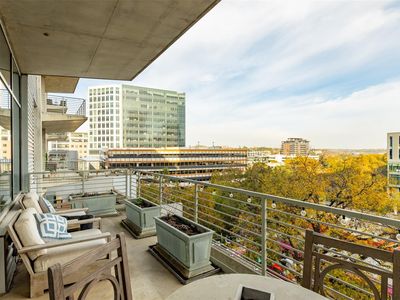 800 W 5th St APT 606