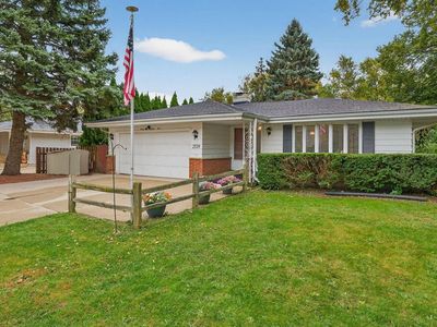 2139 East Leroy AVENUE