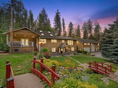 15922 E Foothills Rd