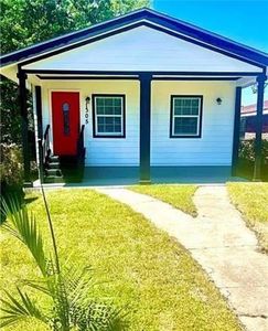 1305 L.b Landry St