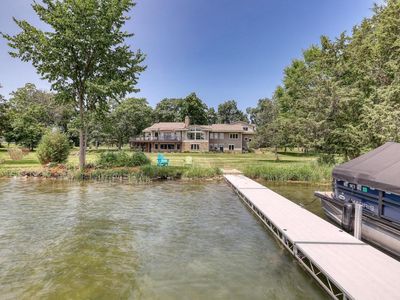 1548 North Dousman ROAD