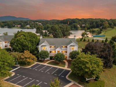 702 Ivy Lake Dr