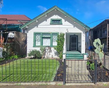 371 E William St