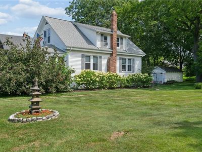 29 Howland Ave