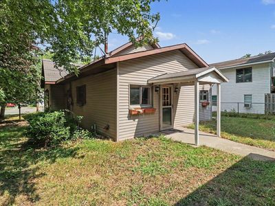 3907 E Main St