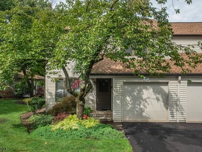 Property at 45 Stonegate Dr, Roseland, NJ