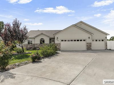 655 W Dove Cir