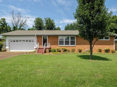 Property at 1910 Holiday Dr, Florence, AL