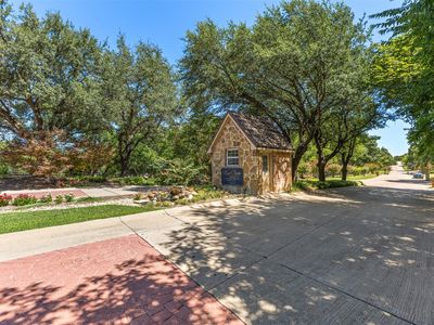 1190 Whispering Oaks Dr