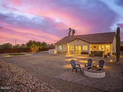 1146 W Las Lomitas Rd