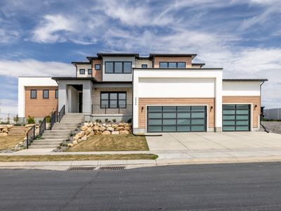 2899 E Lake Dr