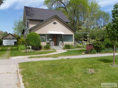 748 Falls Ave