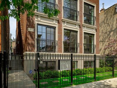 2028 N Sheffield Ave #1