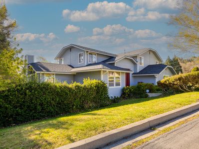 1990 Arlington Dr