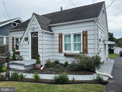 63 W Montrose St