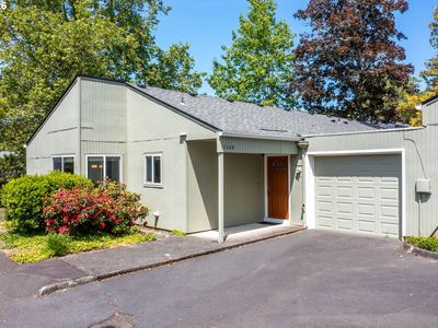 1648 NW Rolling Hill Dr