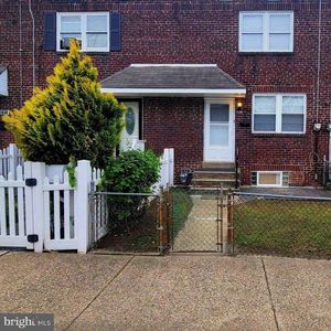 1055 Kenwood Ave