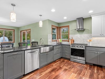 1846 Chatsworth St N