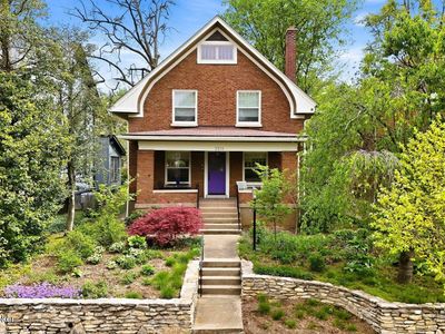 2211 Boulevard Napoleon