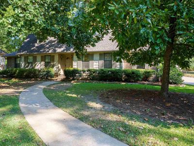 2901 Wisteria Dr