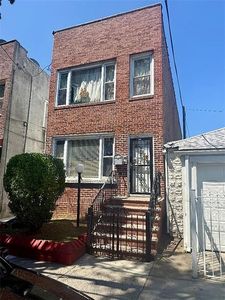 186 E 39th St