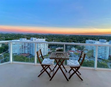 1351 NE Miami Gardens Dr #Penthouse 1725e